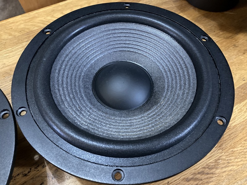 JBL A820